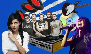 Eine Frau singt ins Mikrofon, während eine Band und Schallplatten im Hintergrund zu sehen sind. Musik für alte deutsche Lieder.