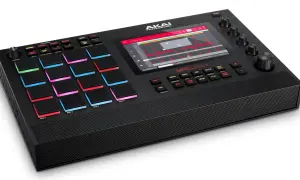 AKAI MPC Live II mit leuchtenden Pads und Touchscreen, bereit für kreative Musikproduktion.