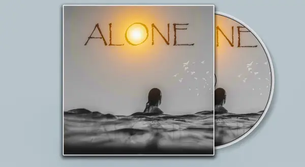 CD-Cover mit dem Titel "ALONE". Eine Person blickt über das Wasser, Vögel fliegen am Himmel.
