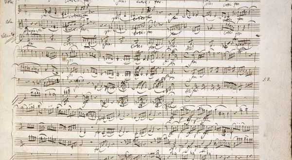 Notenblatt mit handschriftlicher Partitur von Mozart. Ein Blick auf die Entstehung von Mozart bekannte Werke, hier Quartetto VI.