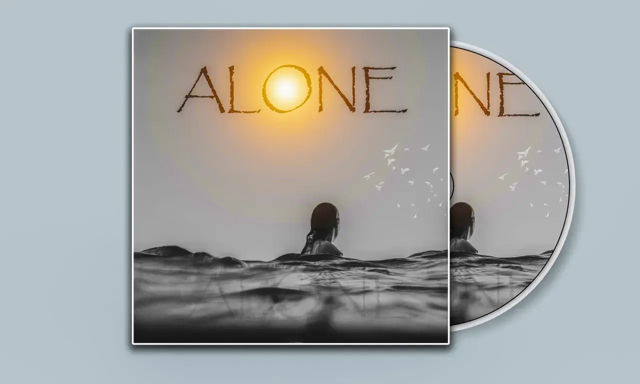 CD-Cover mit dem Titel "ALONE". Eine Person blickt über das Wasser, Vögel fliegen am Himmel.