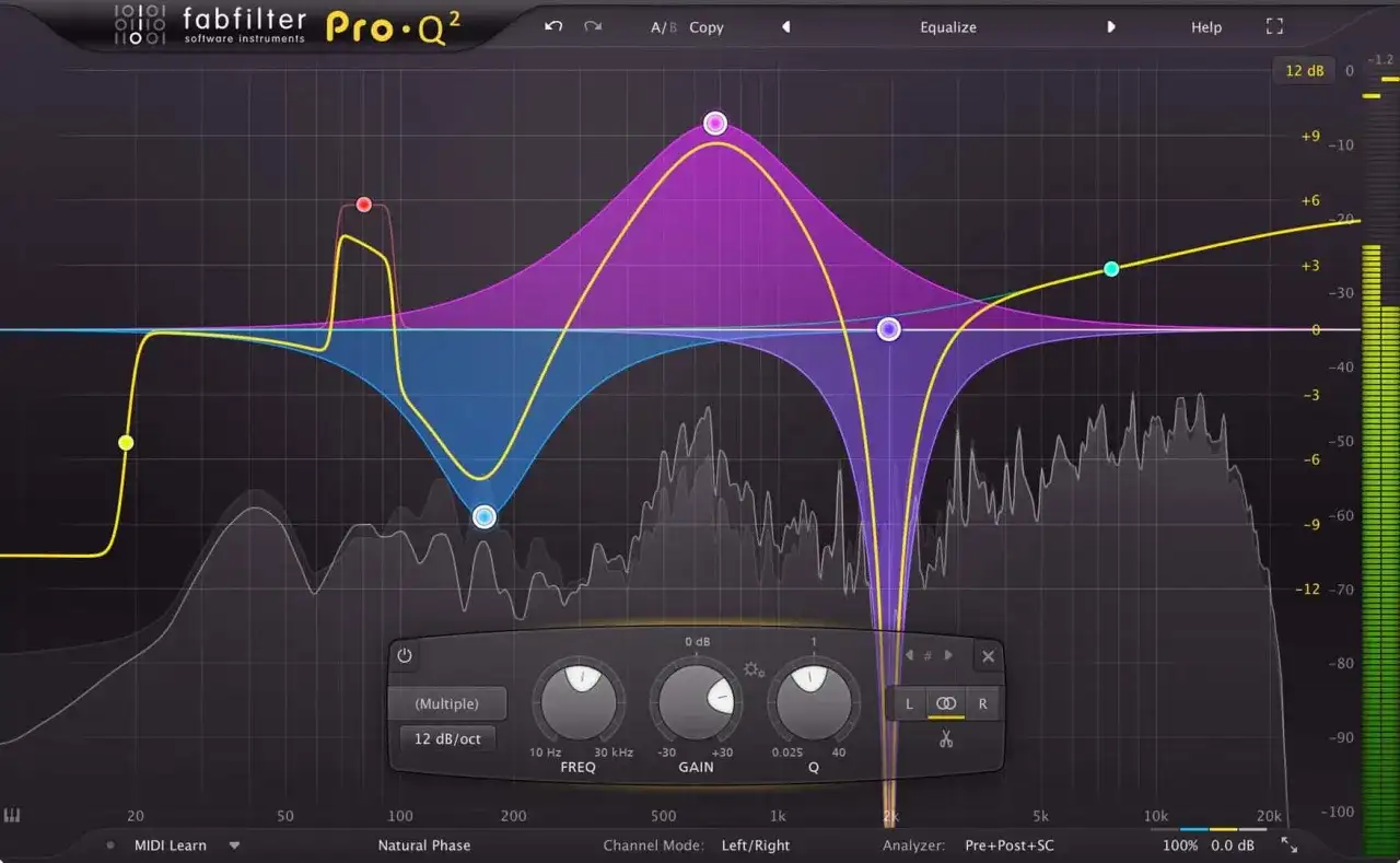 FabFilter Pro-Q² EQ-Plugin mit detaillierten Frequenzkurven. Mastering-Plugin-Einstellungen werden hier visualisiert.
