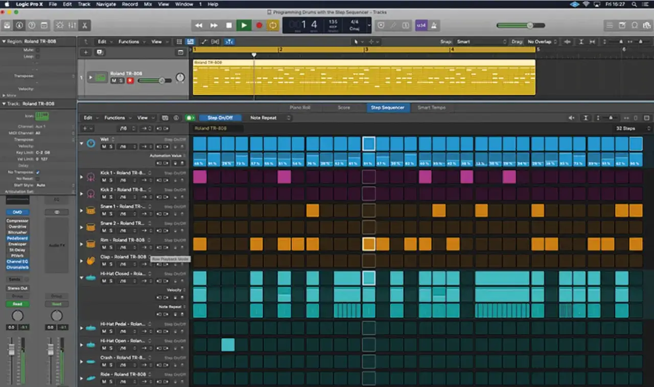 Ein Musikproduzent programmiert drum loops in Logic Pro X. Bunte Quadrate zeigen die rhythmischen Muster.