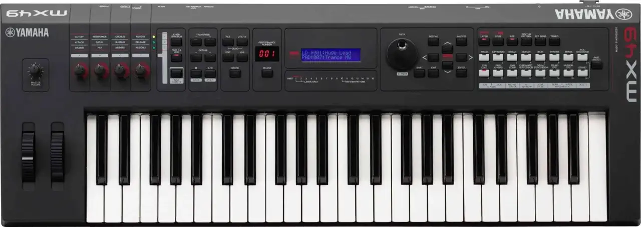 Yamaha MX49 Synthesizer mit schwarzem Gehäuse, Tastatur und Bedienelementen.